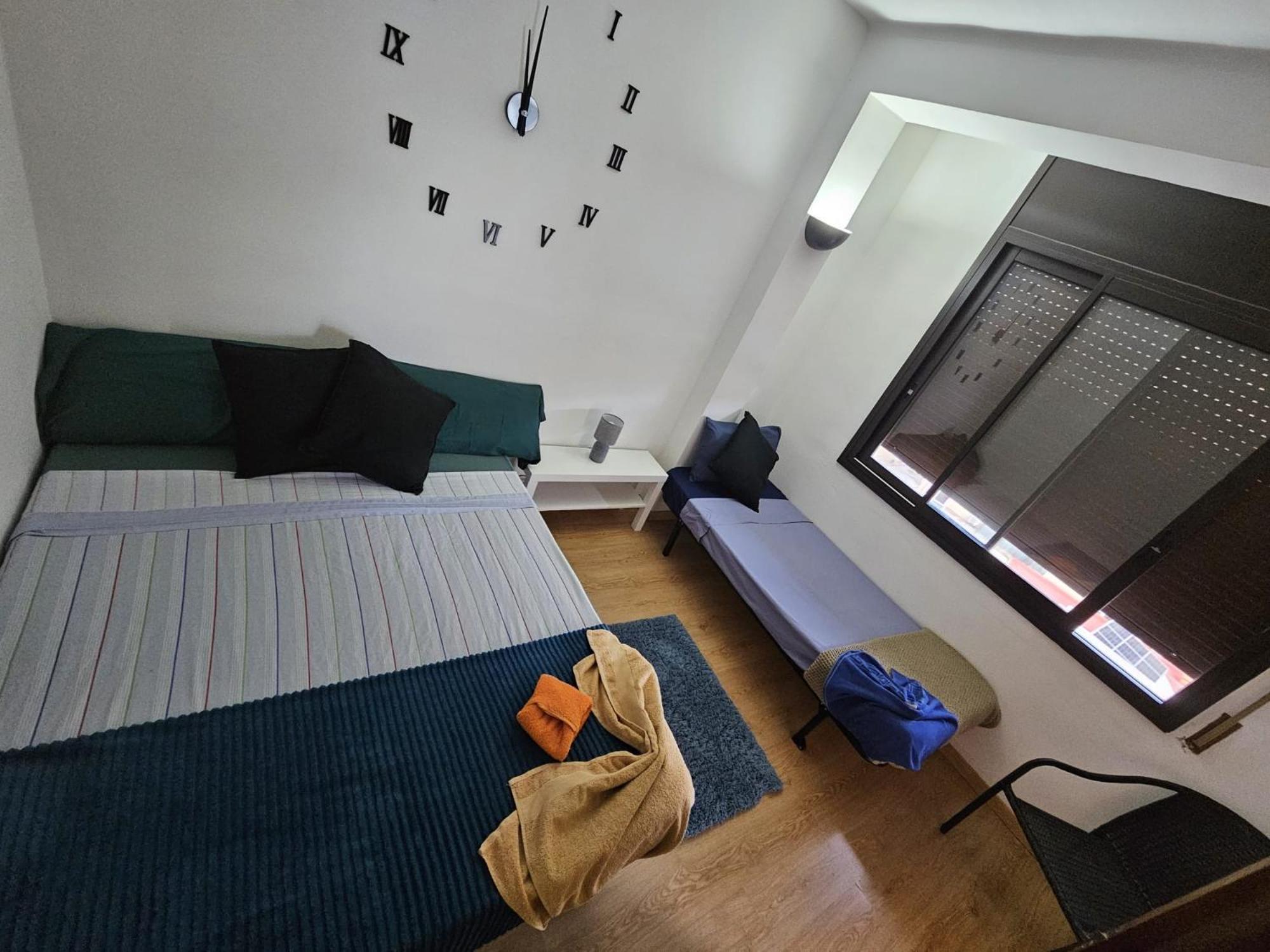 Meridiana Nino House Kapselhotel Barcelona