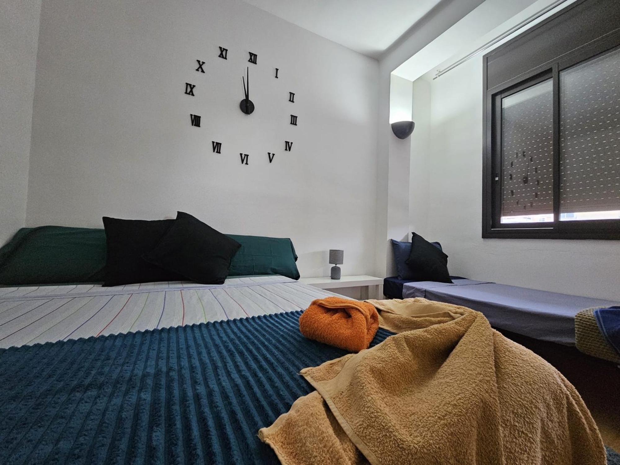 Meridiana Nino House Kapselhotel Barcelona