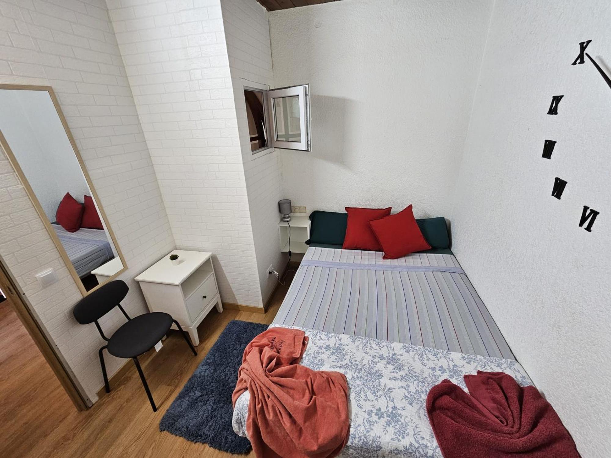 Meridiana Nino House Kapselhotel